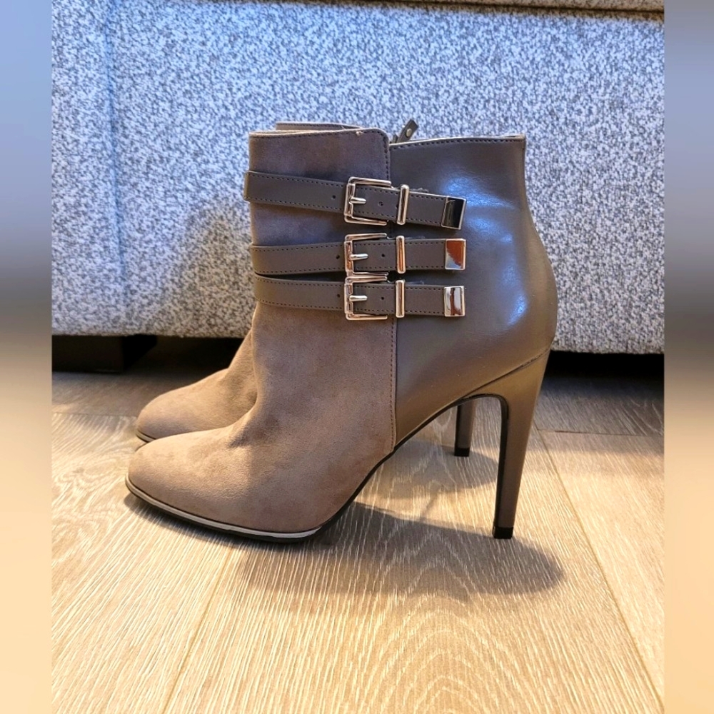 Sam & Libby Gray Woman's Ankle Boots, Size 9.5